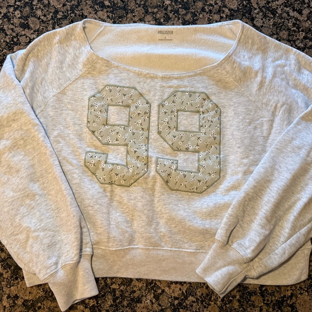 Hollister Easy Off-the-Shoulder Number Graphic Crew Sweatshirt